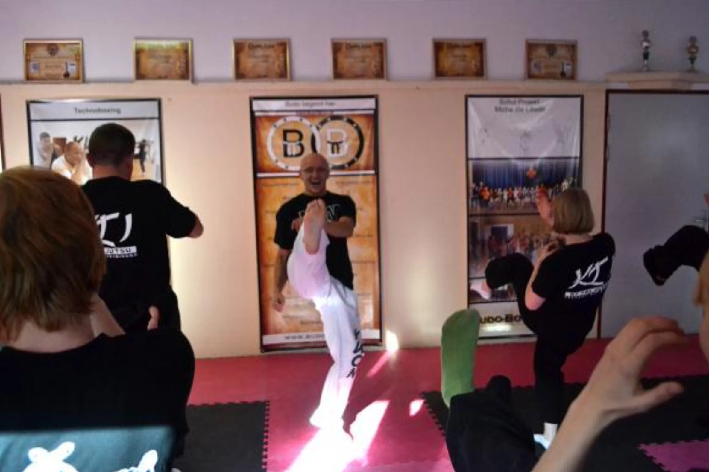 Aufwärmen beim Kampfsport mit Aerobic