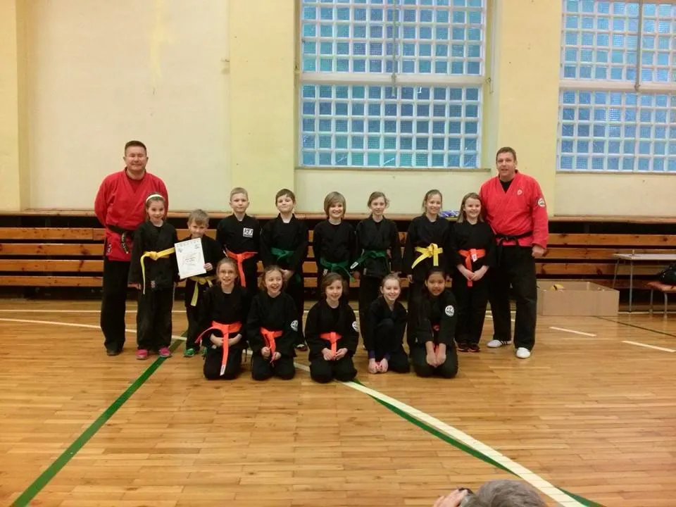 Galeriebild zu Erfolgreiche Gürtelprüfung für Groß und Klein in Dachwig