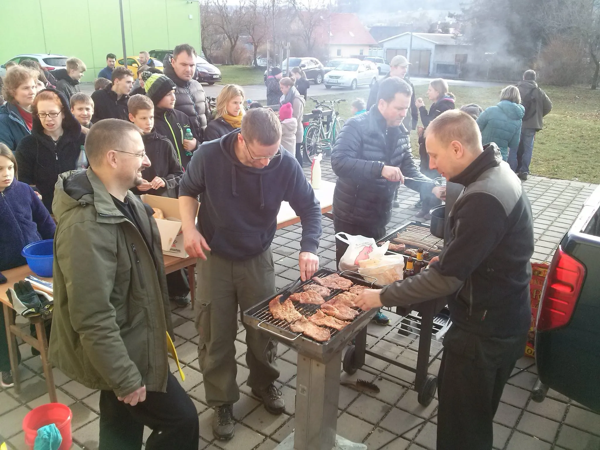 Vereinsbräter Jörg Kühn am Grill