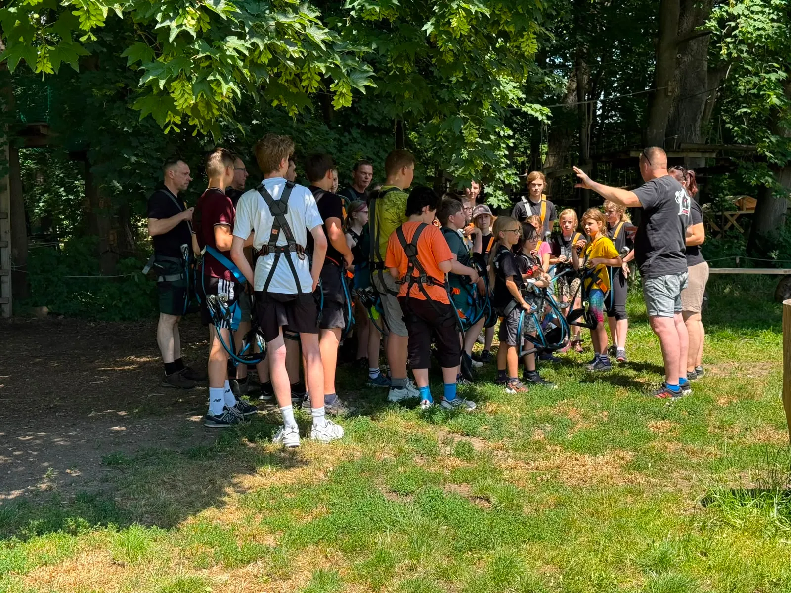 Galeriebild zu Kinder- und Jugendvereinsausflug 2026: Mut, Höhenrausch & Teamgeist im Kletterwald
