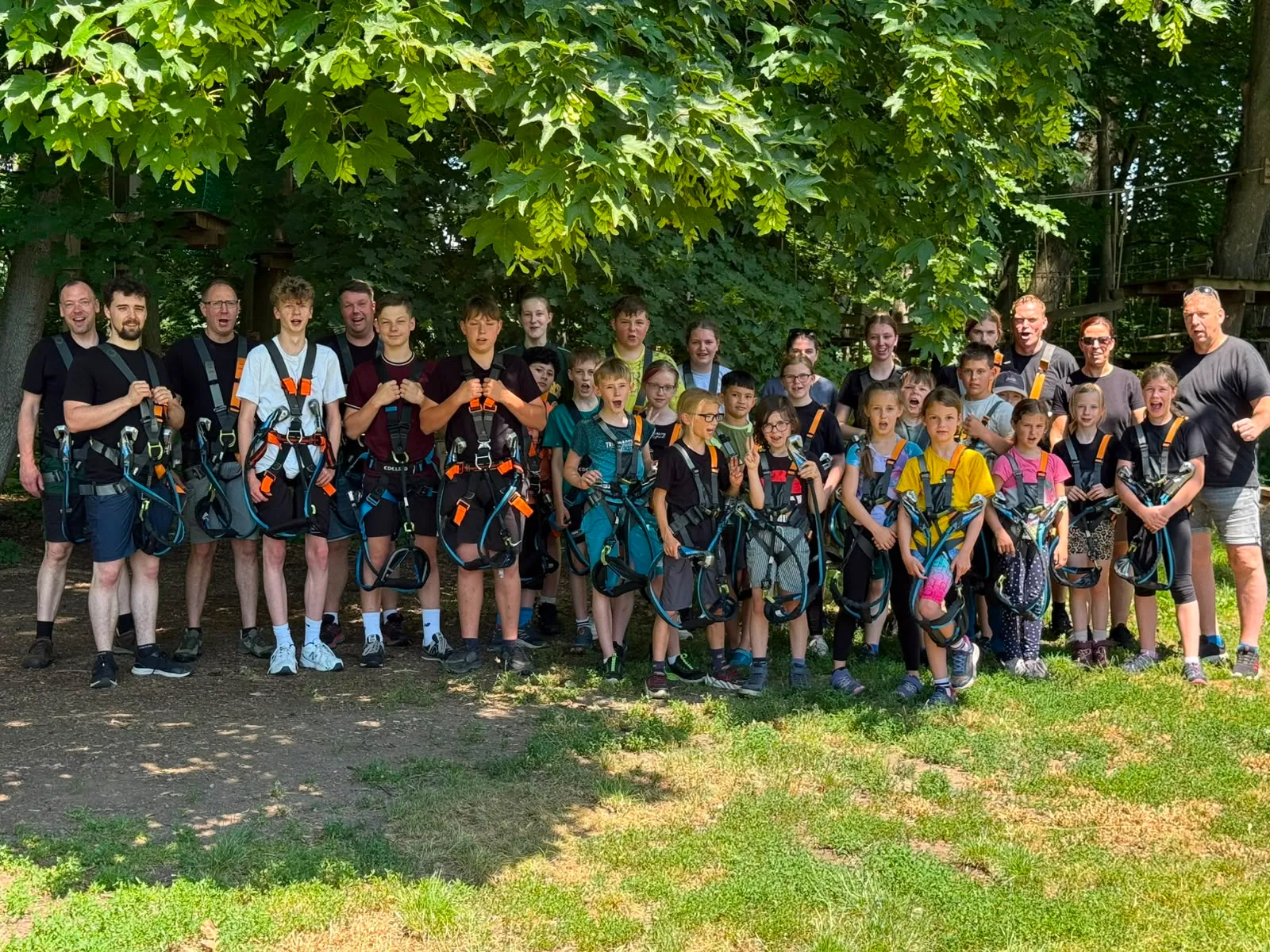 Galeriebild zu Kinder- und Jugendvereinsausflug 2026: Mut, Höhenrausch & Teamgeist im Kletterwald