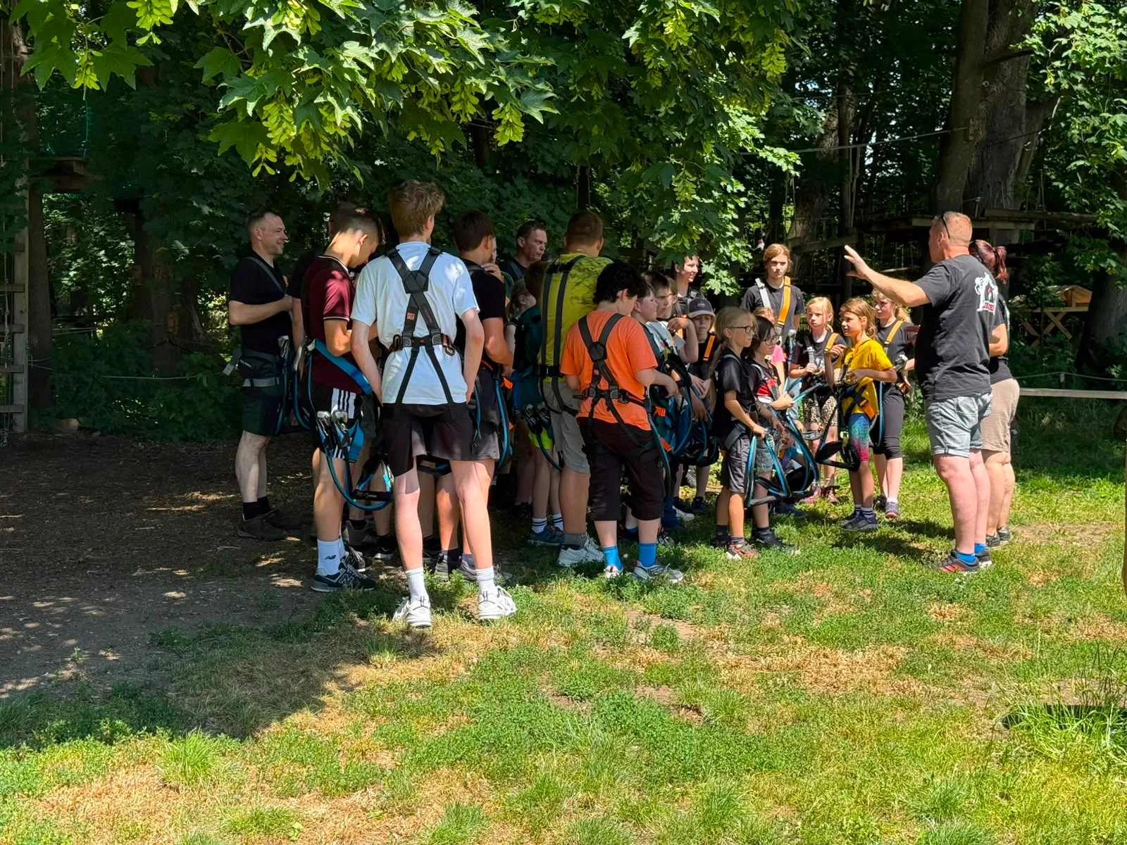 Galeriebild zu Kinder- und Jugendvereinsausflug 2026: Mut, Höhenrausch & Teamgeist im Kletterwald