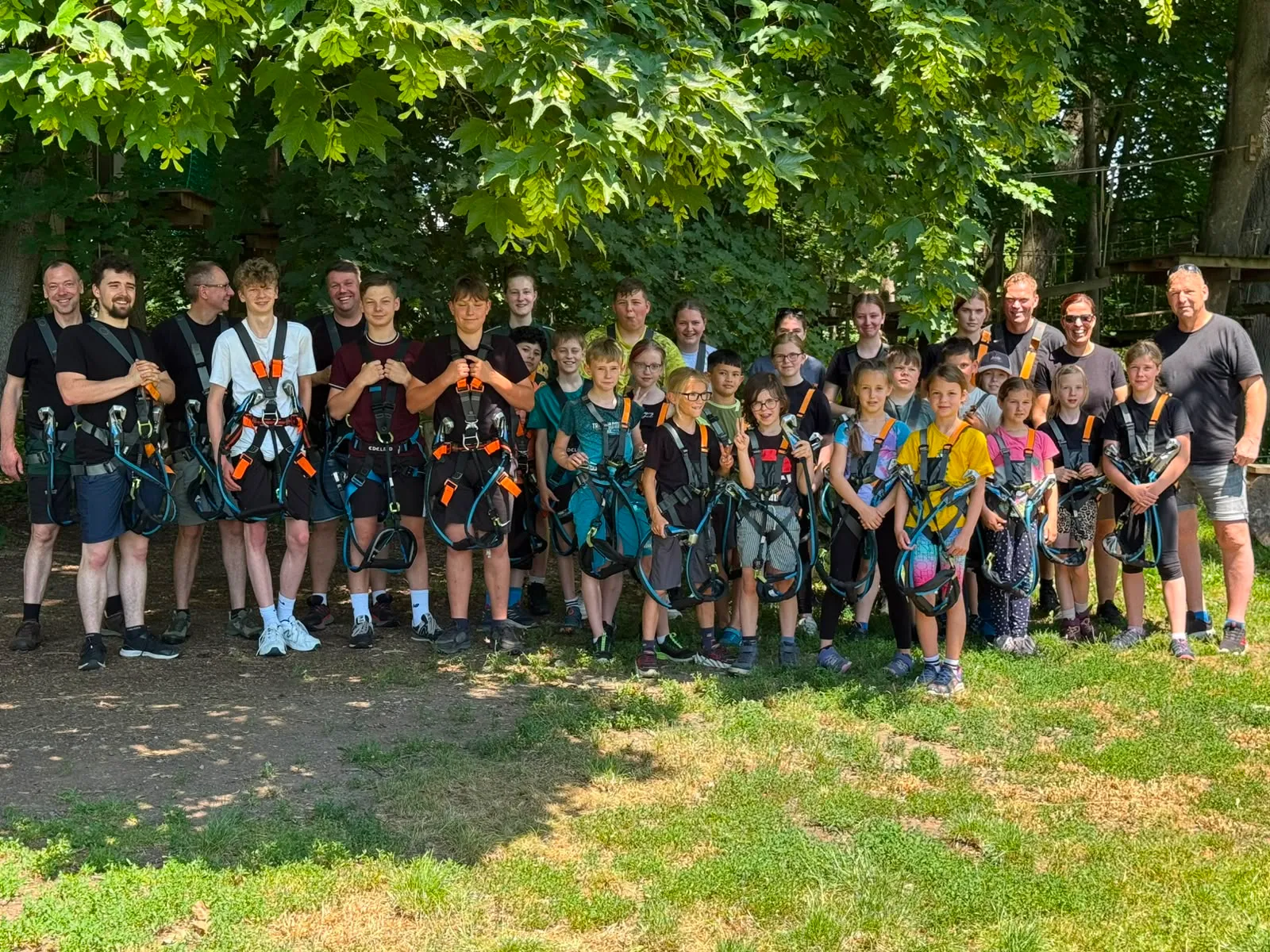Galeriebild zu Kinder- und Jugendvereinsausflug 2026: Mut, Höhenrausch & Teamgeist im Kletterwald