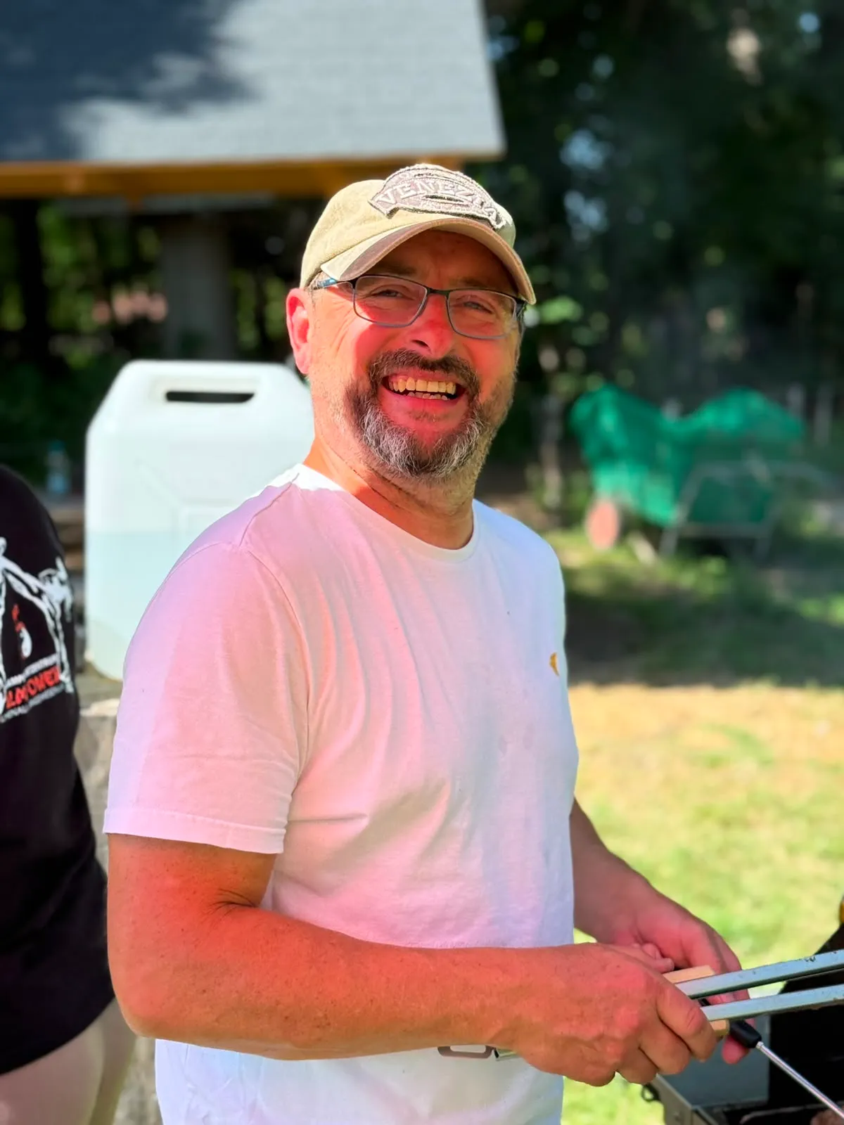 Vereinsbräter Mario am Grill